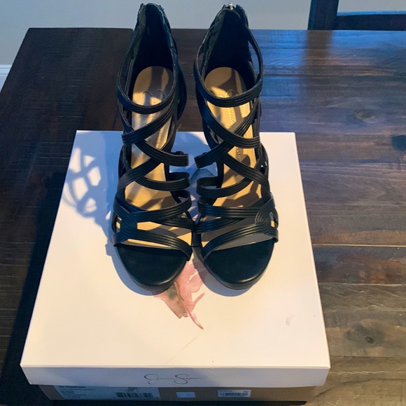 Pumps - Picture 2 of 4